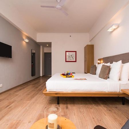 Oyo Townhouse 028 Corporate Suite Нойда Экстерьер фото