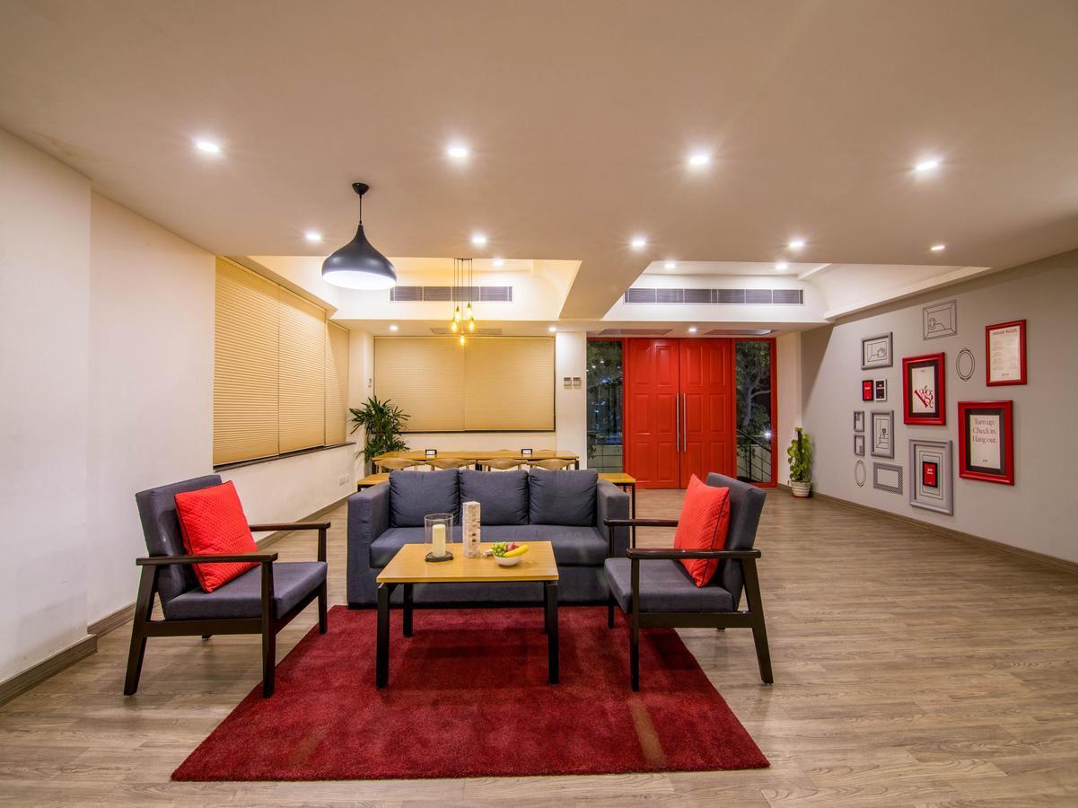 Oyo Townhouse 028 Corporate Suite Нойда Экстерьер фото