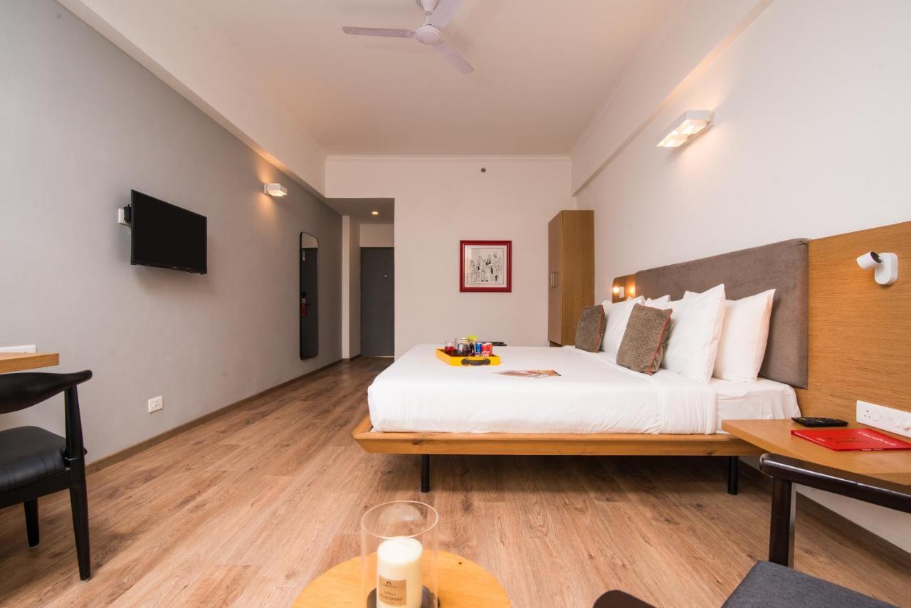Oyo Townhouse 028 Corporate Suite Нойда Экстерьер фото