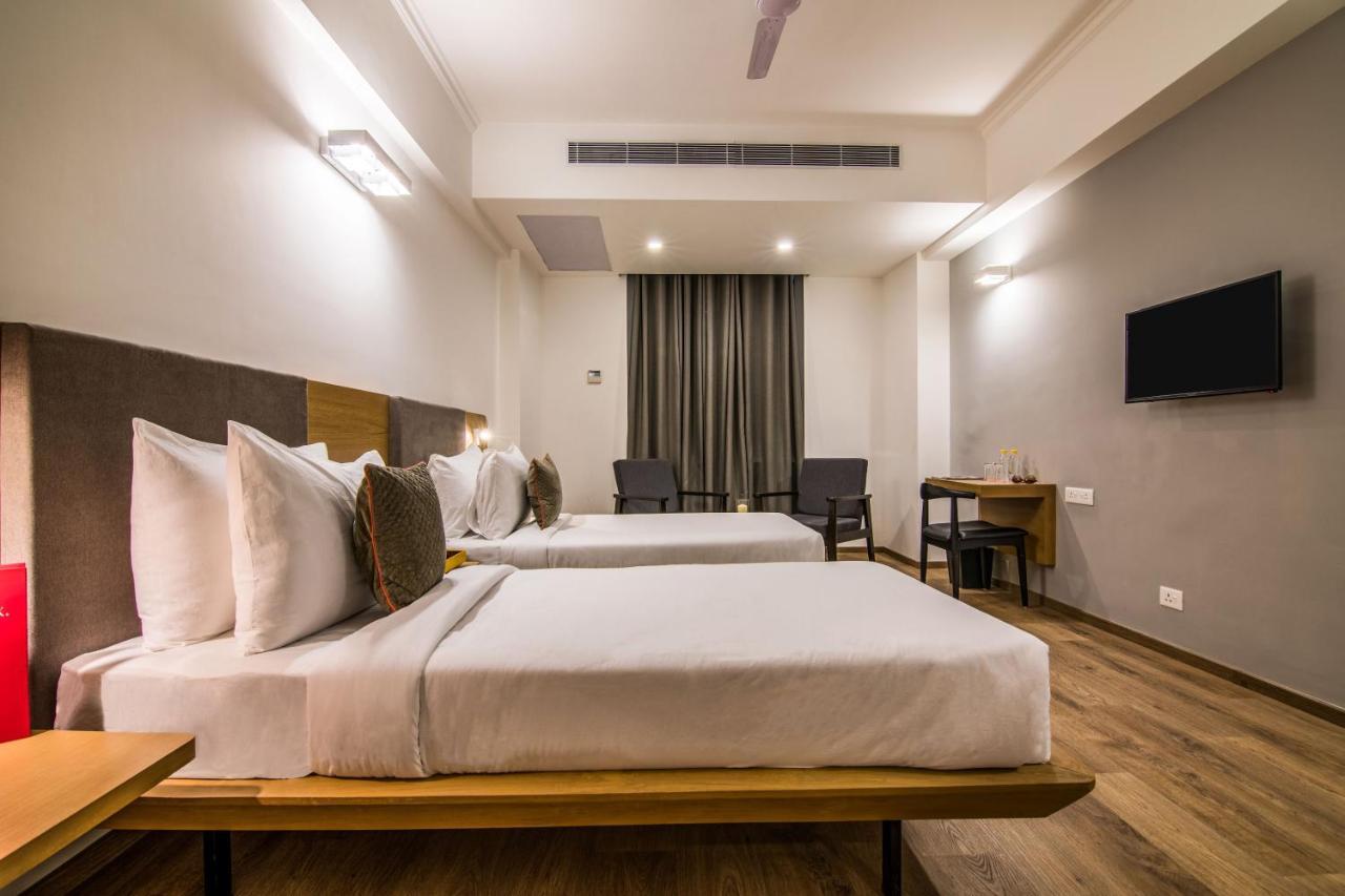 Oyo Townhouse 028 Corporate Suite Нойда Экстерьер фото