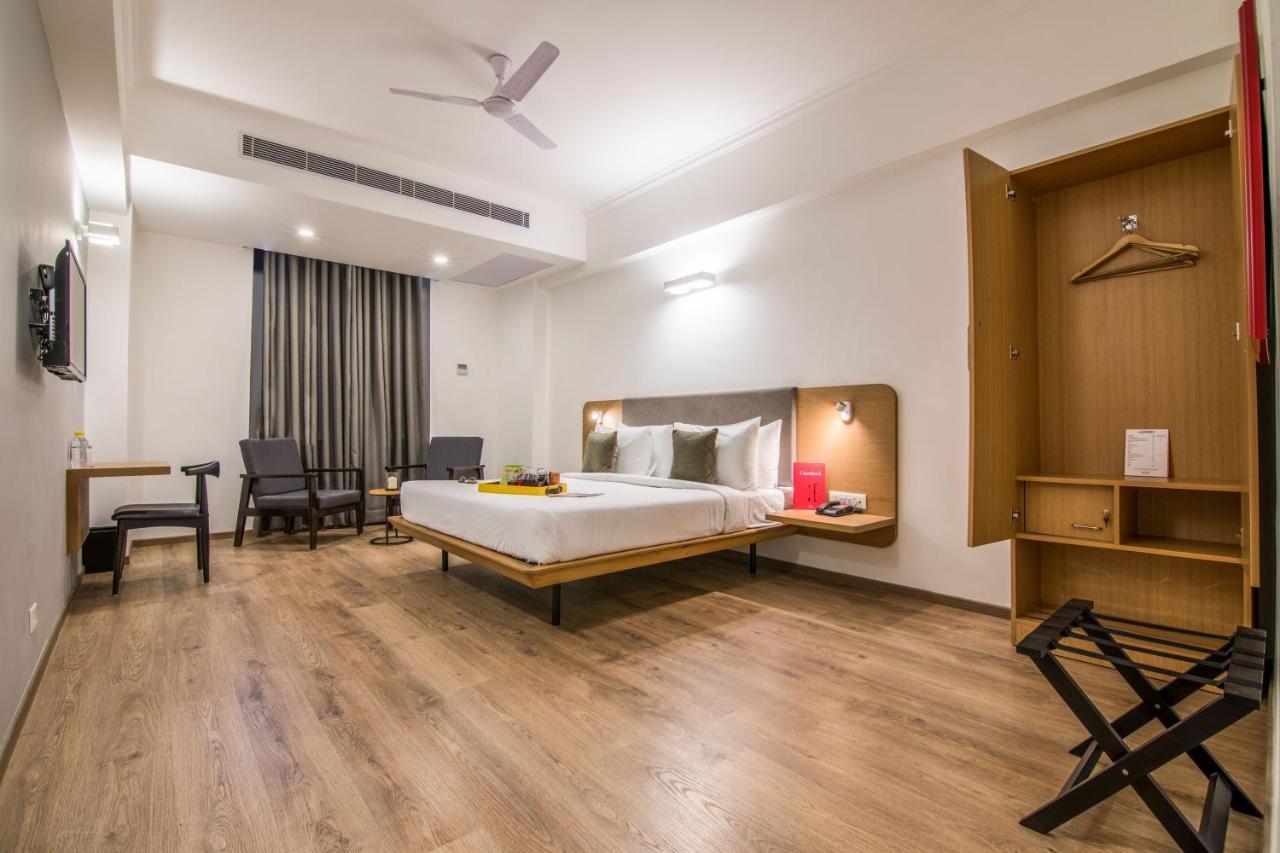 Oyo Townhouse 028 Corporate Suite Нойда Экстерьер фото