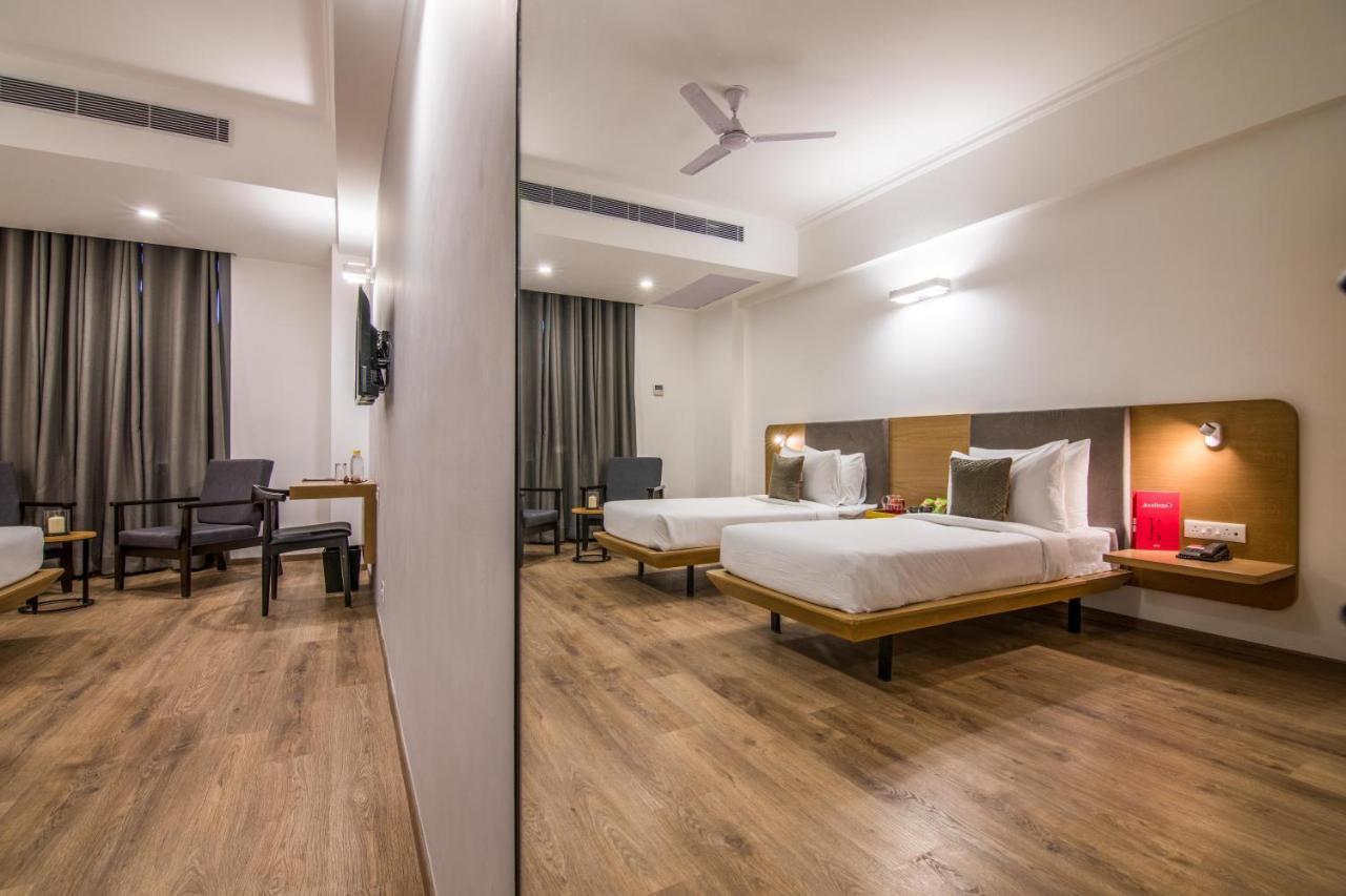 Oyo Townhouse 028 Corporate Suite Нойда Экстерьер фото