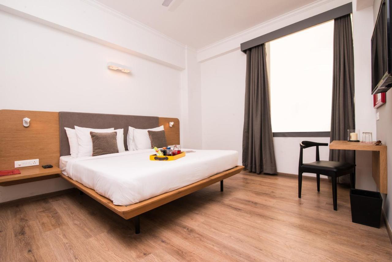 Oyo Townhouse 028 Corporate Suite Нойда Экстерьер фото