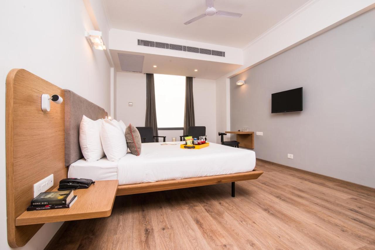 Oyo Townhouse 028 Corporate Suite Нойда Экстерьер фото