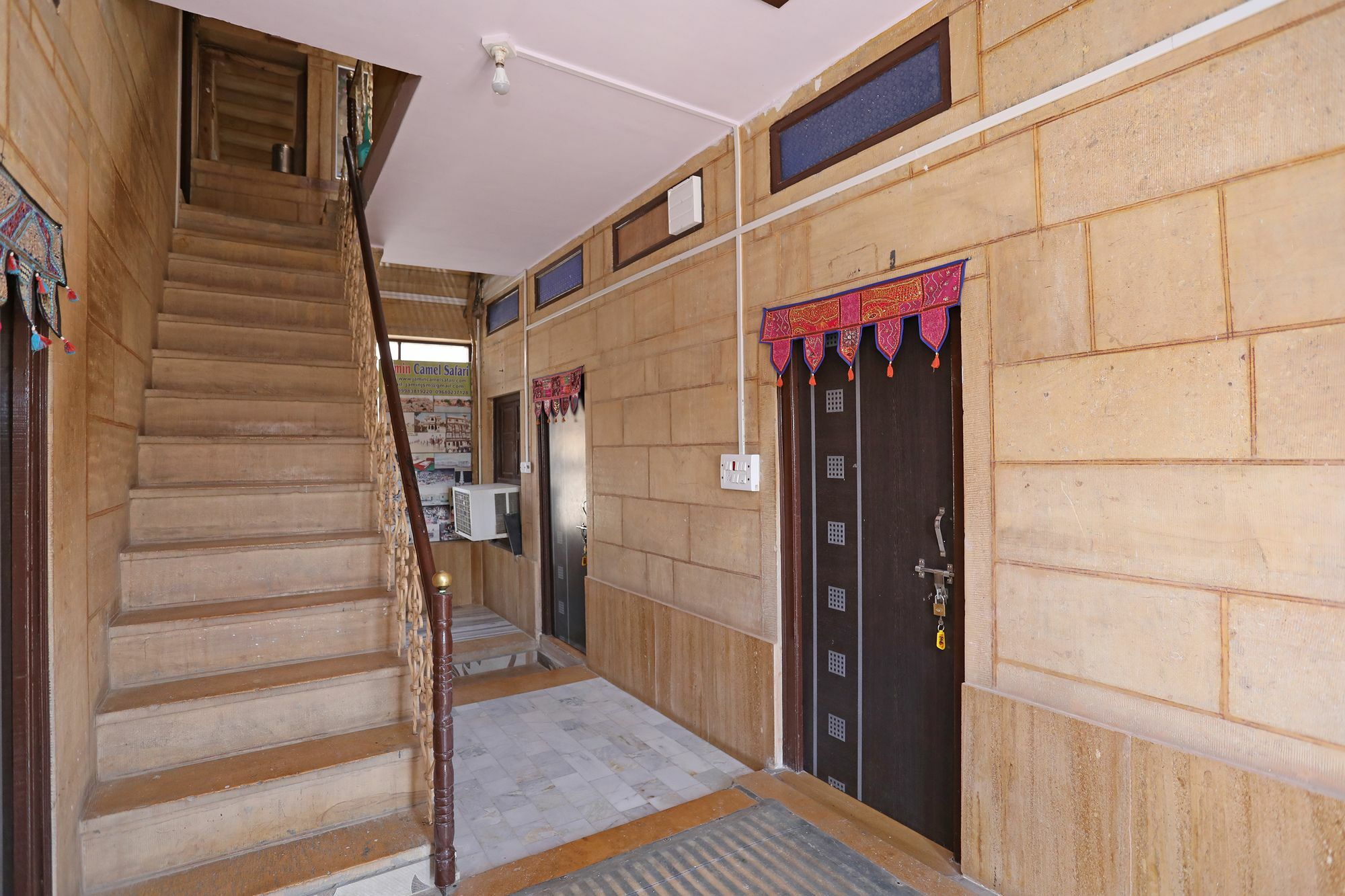 Oyo Townhouse 028 Corporate Suite Нойда Экстерьер фото
