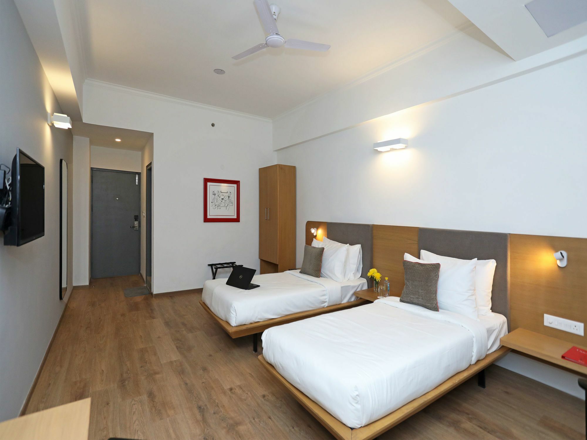 Oyo Townhouse 028 Corporate Suite Нойда Экстерьер фото