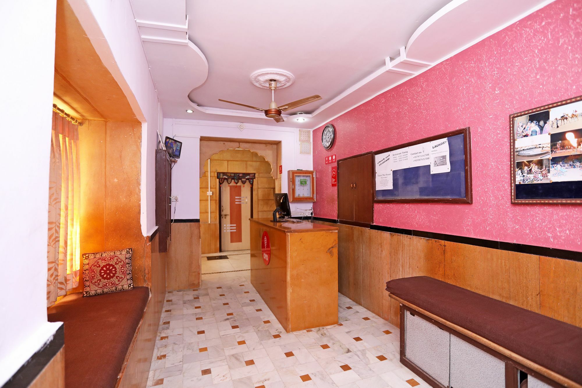 Oyo Townhouse 028 Corporate Suite Нойда Экстерьер фото