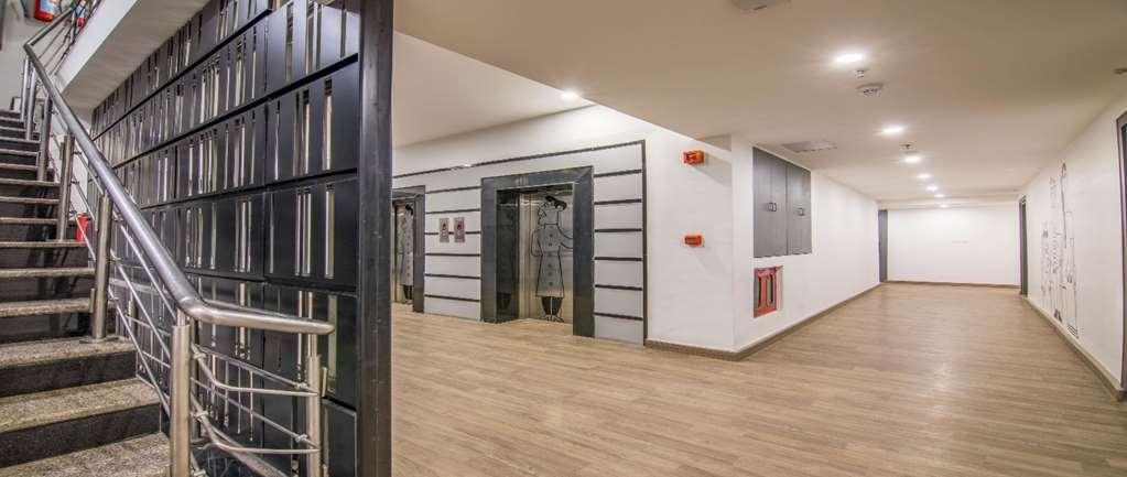 Oyo Townhouse 028 Corporate Suite Нойда Удобства фото